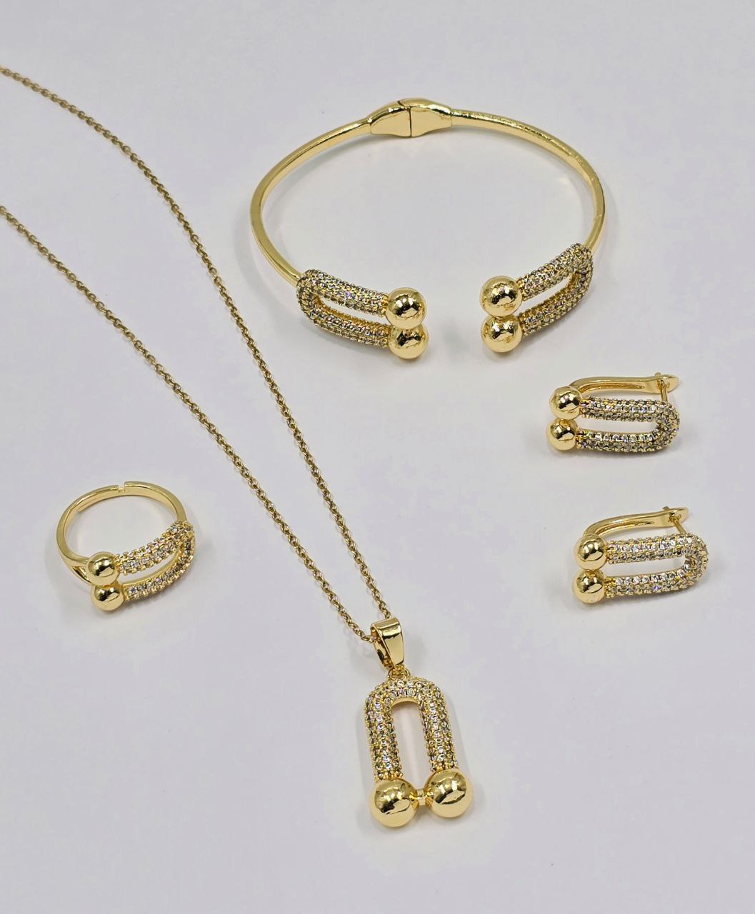 Parure d’Exception Inspirée de Tiffany – 4 Maillons Pavés | Édition Élégance