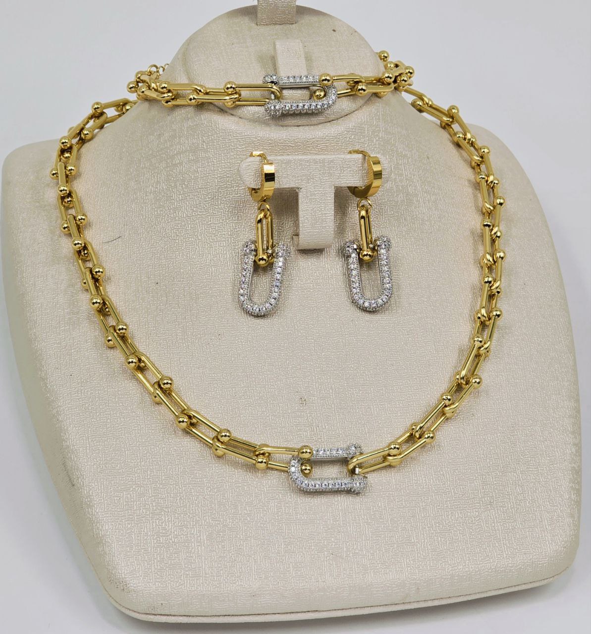 ✨ L'Élégance Signature : Parure "U-Link" Pavée ✨